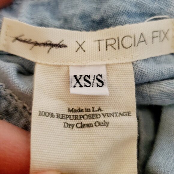NEW FREE PEOPLE x TRICIA FIX DAISY DENIM OVERSIZED BUTTON DOWN SHIRT TOP SZ XS/S - Picture 7 of 7